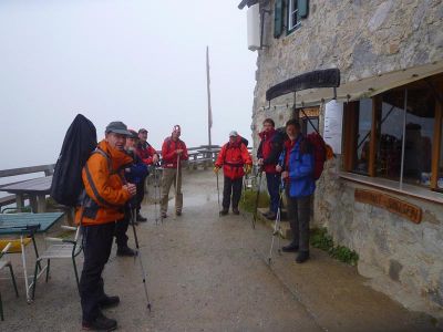 001-Aufbruch an der Dachstein-Suedwand-Huette